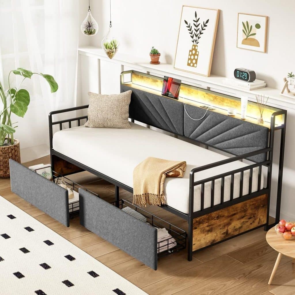 Test : canapé-lit PUGSDRLY multifonctionnel avec LED et rangement