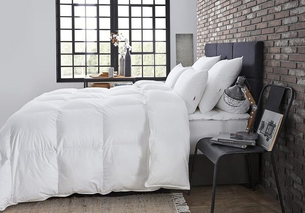 DODO - Couette Chaude Naturelle Percale Coton 220x240 cm - Convient 1-2 Personnes - Tissu 100% Coton Percale - Garnissage 10% Duvet 90% Plumettes - Lavable en Machine à 40°C